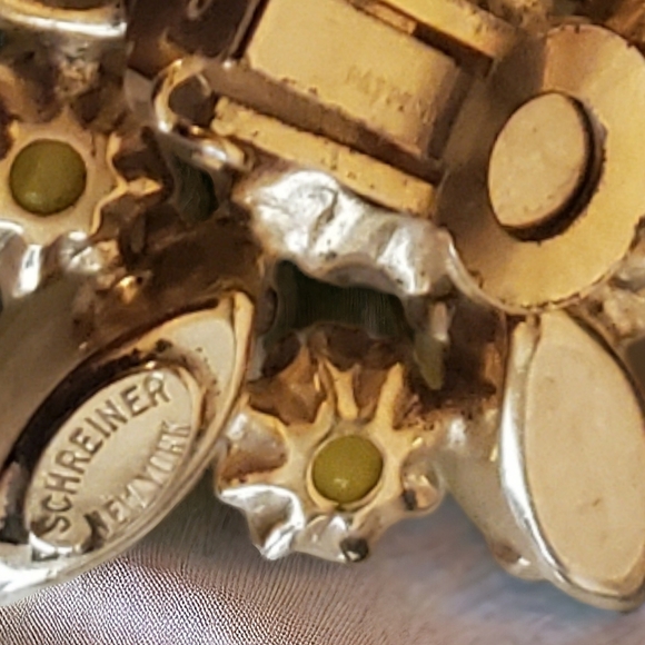 SCHREINER NY 1950's Daisy Jeweled Clip-on Earrings - Picture 5 of 5